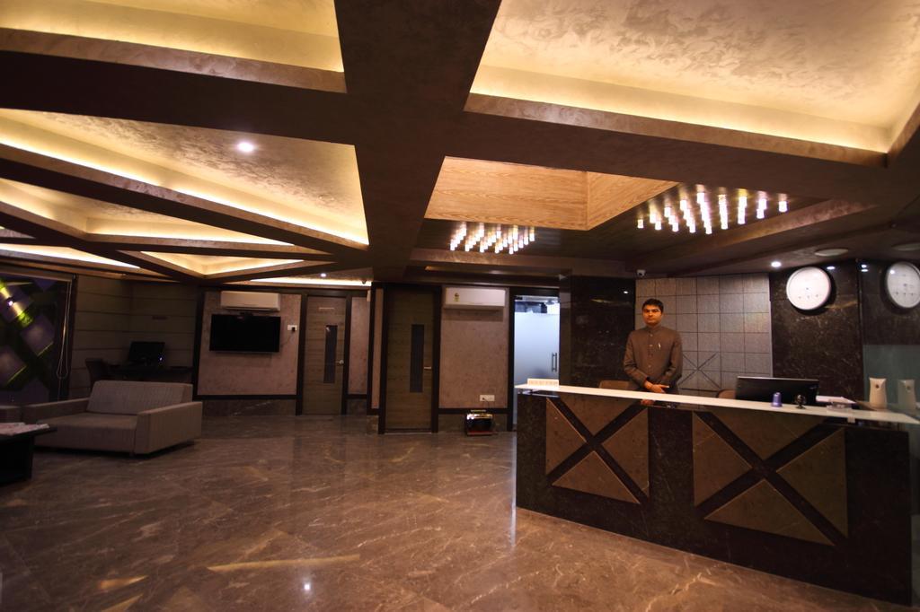 Hotel Bait Inn Ахмедабад Екстериор снимка