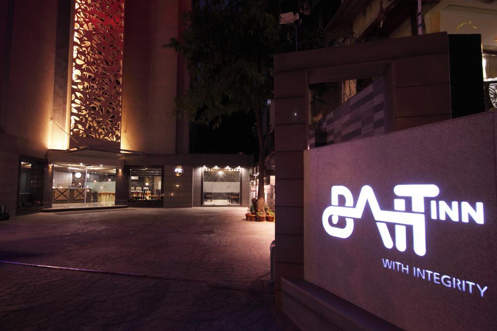Hotel Bait Inn Ахмедабад Екстериор снимка