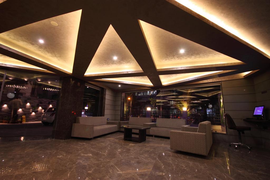 Hotel Bait Inn Ахмедабад Екстериор снимка