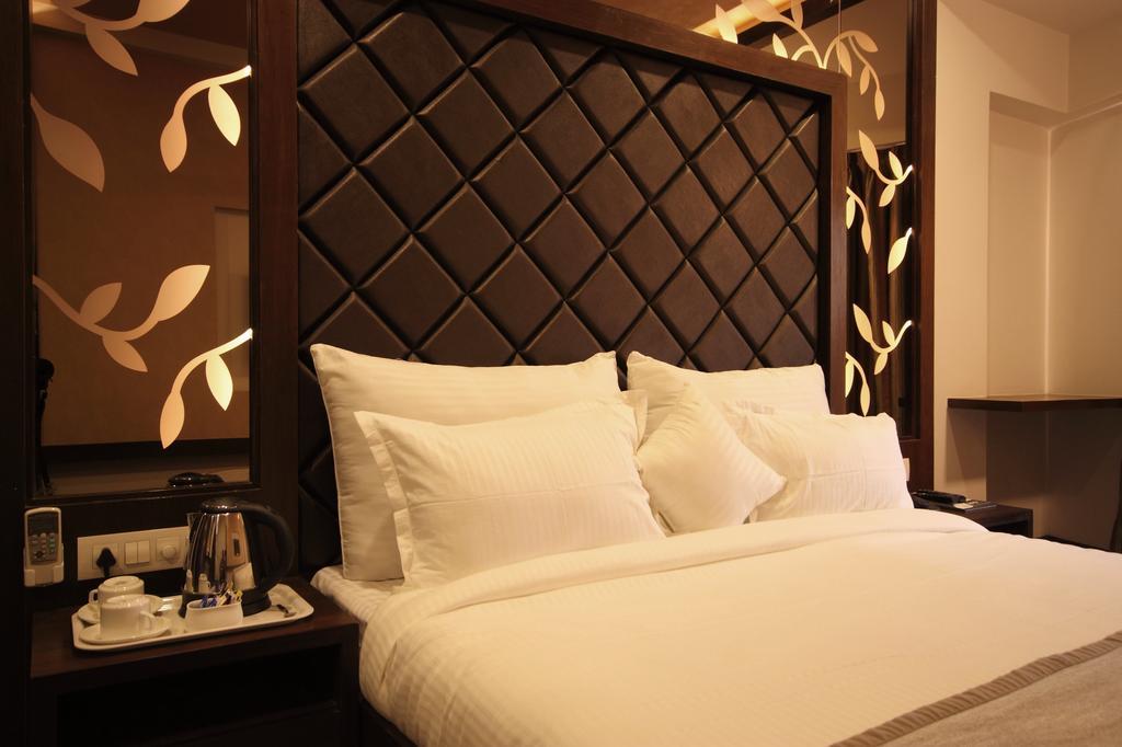 Hotel Bait Inn Ахмедабад Стая снимка