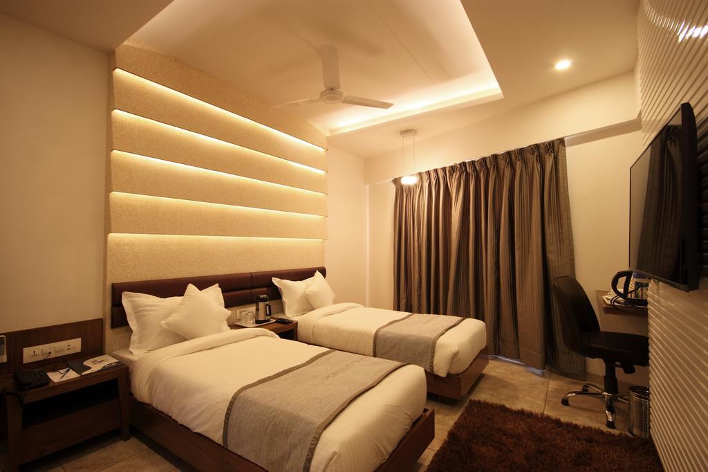 Hotel Bait Inn Ахмедабад Стая снимка
