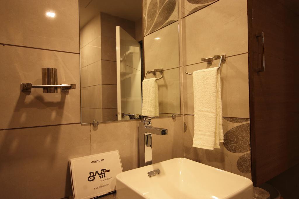 Hotel Bait Inn Ахмедабад Екстериор снимка