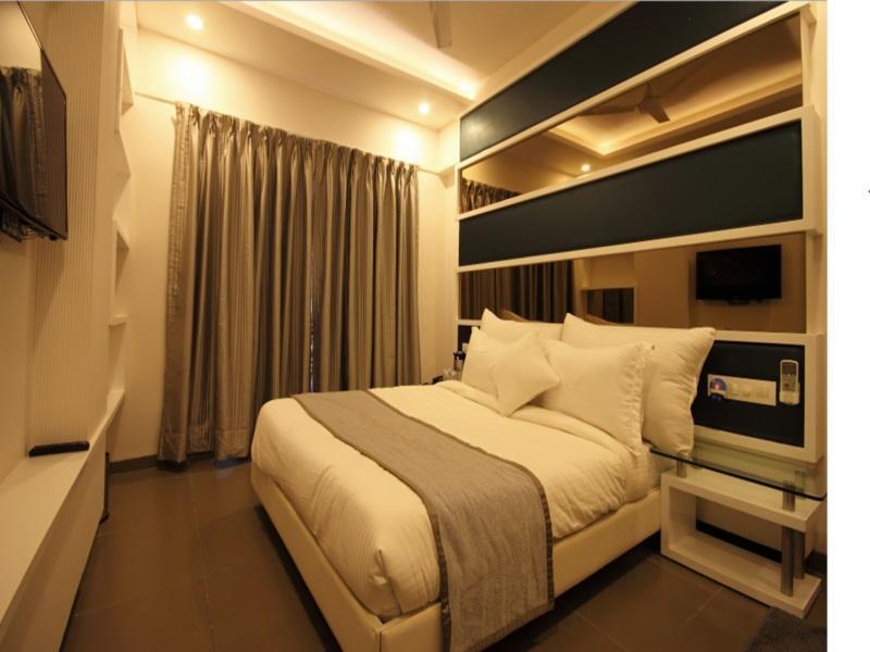 Hotel Bait Inn Ахмедабад Екстериор снимка