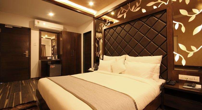 Hotel Bait Inn Ахмедабад Стая снимка
