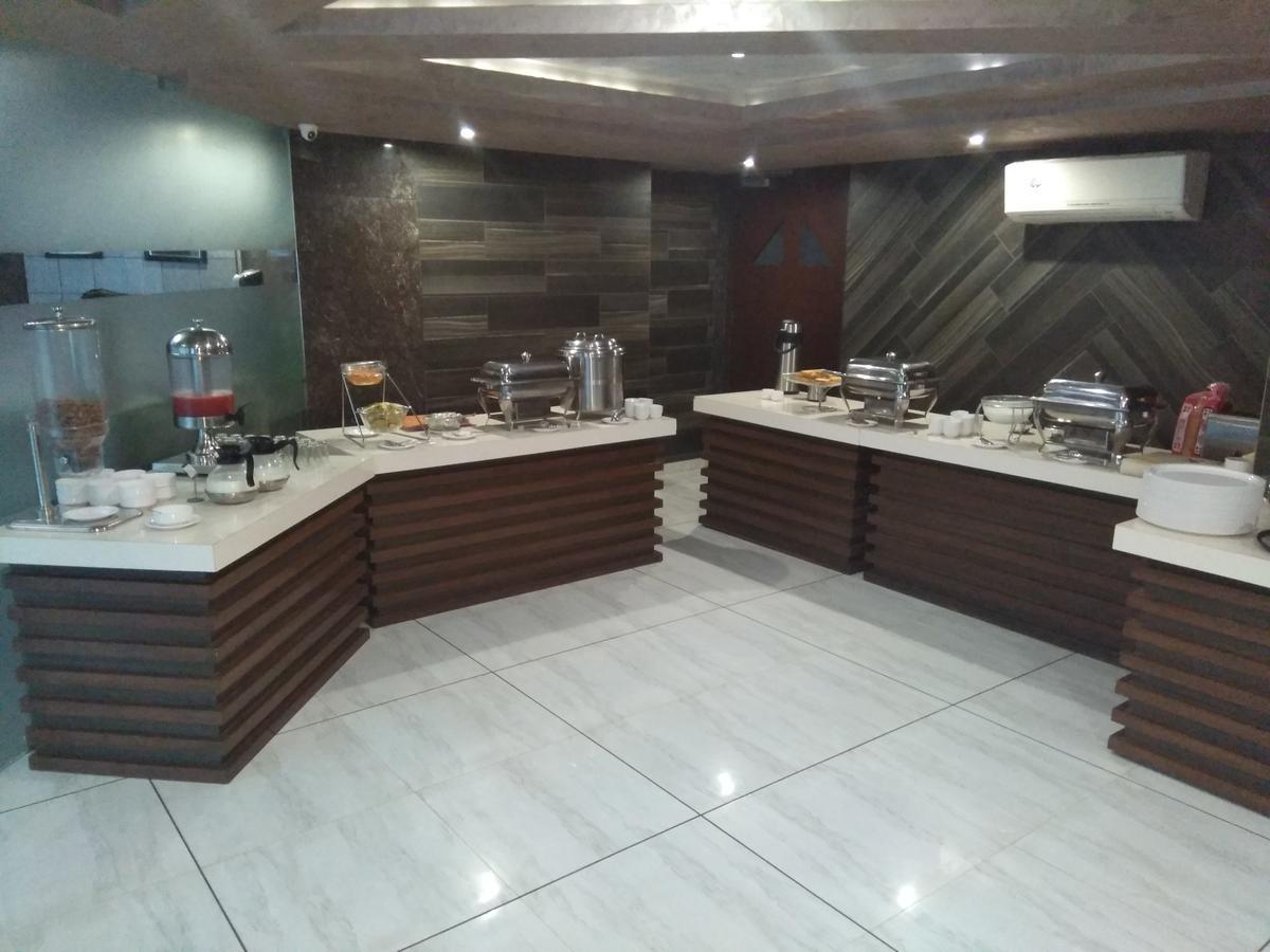 Hotel Bait Inn Ахмедабад Екстериор снимка
